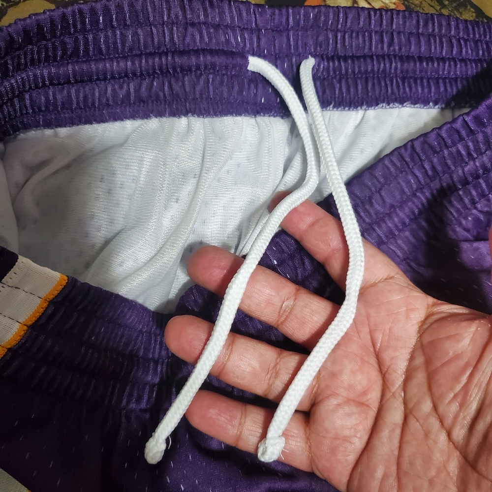 Mitchell & Ness LA Lakers Basketball Shorts - Picture 11 of 16